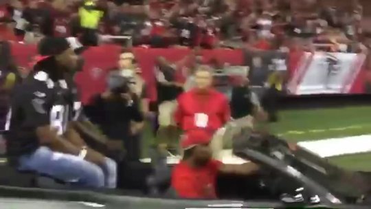Mike Vick returns for Atlanta Falcons celebration of Georgia Dome
