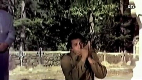 Dost (1974)  Gaadi Bula Rahi Hai