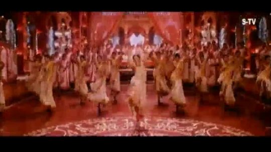 Aishwarya and Madhuri dance