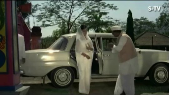 Kisi meherbaan Ki Nazar  Shashi Kapoor  Nanda  Raja Saab  Hindi Song