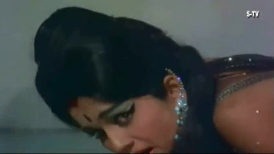 Parayi Hoon Parayi Meri Arzoo Na Kar  Lata  Kanyadaan (1968)  HD