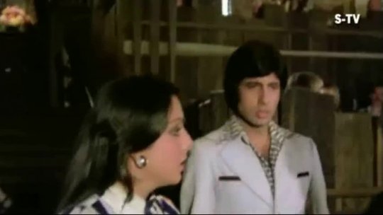 Tum Kiten Din Baad Mile  Zeenat Aman  Amitabh Bachchan  The Great Gambler  Hindi Songs