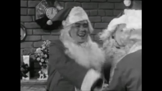 I Love Lucy - 5 Santa Clauses