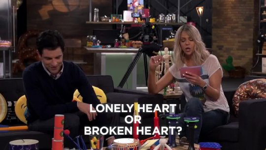 Kaitlin Olson & Max Greenfield Are Counting Stars In The Fox Lounge