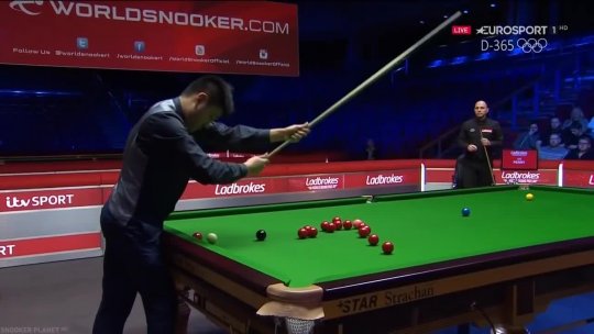 Very Unusual Way To Shoot In Snooker! Liang Wenbo